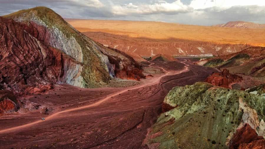 5 Fantastic Tours in the Atacama Desert in 3 Days - Day 1 starts at 08:00: Rainbow Valley, Yerbas Buenas petroglyphs, and Rainbow Canyon