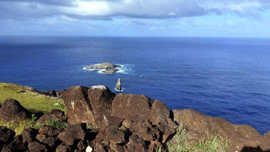 Ahu Vinapu, Rano Kao and Orongo City Half-Day Tour - Rano Kau: volcano crater views and fresh-water clues