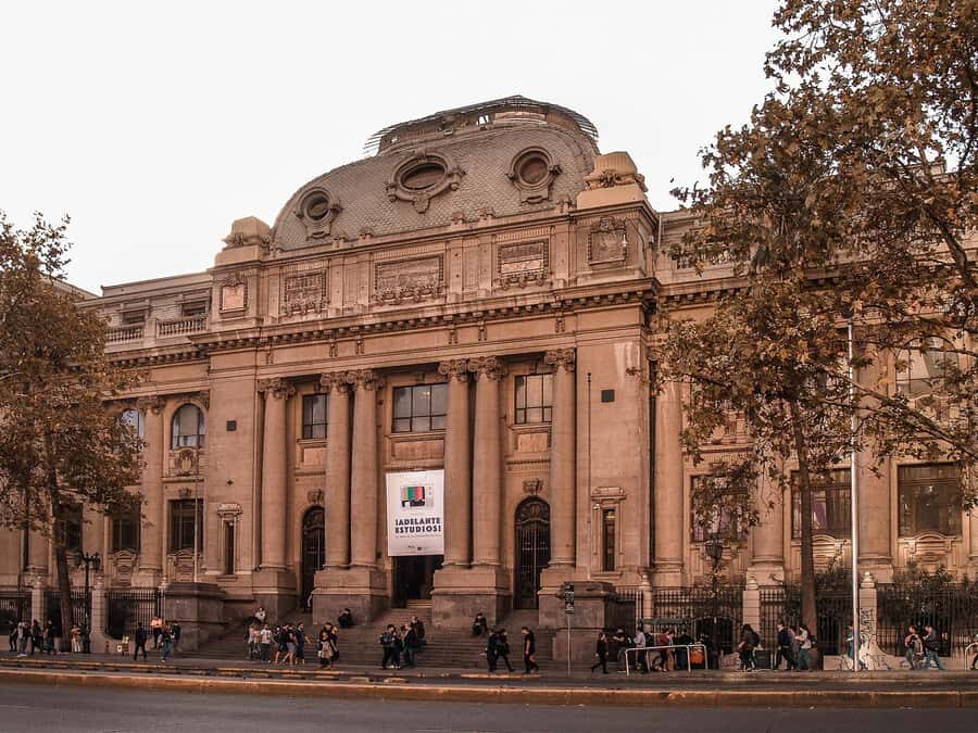 An Architect's Tour of Downtown Santiago - Barrio Lastarria: learning to read a neighborhood in street-level context