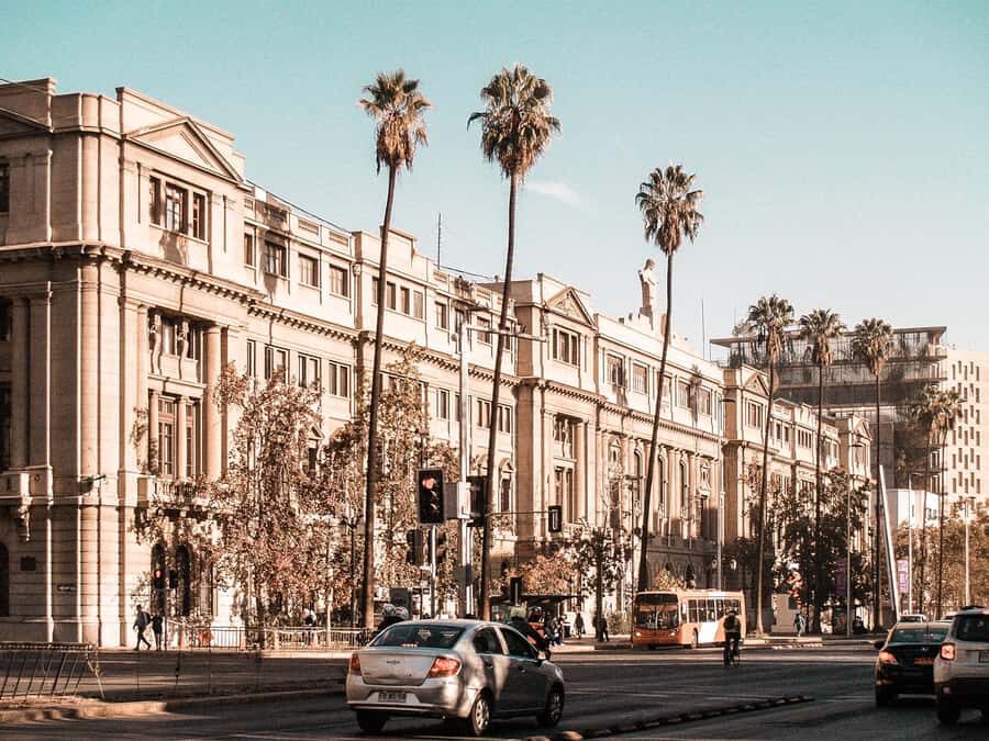 An Architect's Tour of Downtown Santiago - The Downtown Santiago flow: Plaza Baquedano to La Moneda in 3 hours