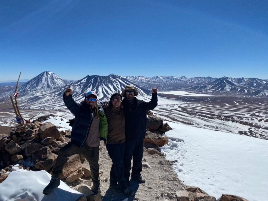 ASCENT TO VOLCANO CERRO TOCO OF 5604masl - Guide quality and included gear: what you really get