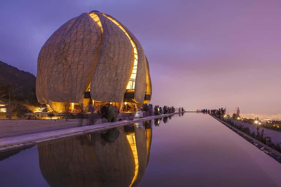Bahá'i Temple and Cousiño Macul Vineyard - The ride toward the temple: getting out of the city grid