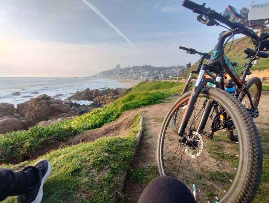 Bike ride along the coast of Viña del Mar or Valparaíso, you choose! - Should You Book This Coastal Bike Tour?
