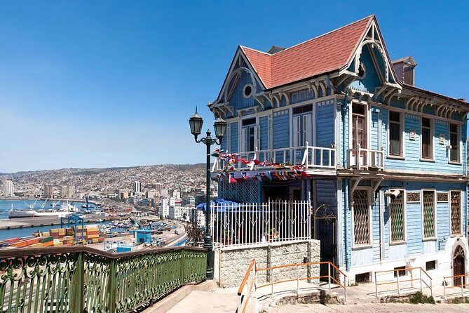 Coast and Color: Discover Viña and Valparaíso in a Day - Valparaíso Hills, Murals, and Funicular Clues: Why the City Works