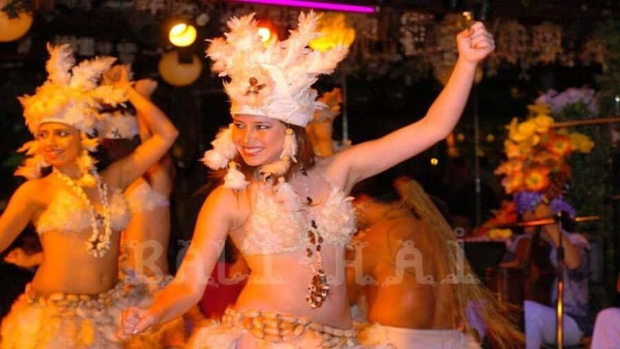 Dinner Show in Bali Hai with Wine refill and transportation - International dinner and what the wine refill really means