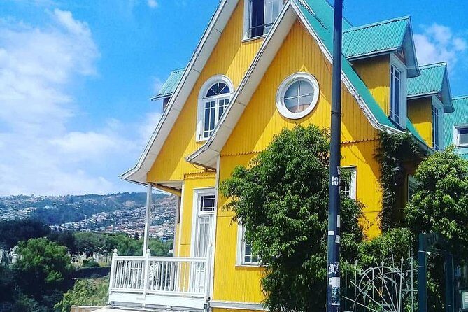 Famous Valparaíso! Premium Walking Tour with a Native Guide - Paseo 21 de Mayo: panorama views plus the maritime museum vibe