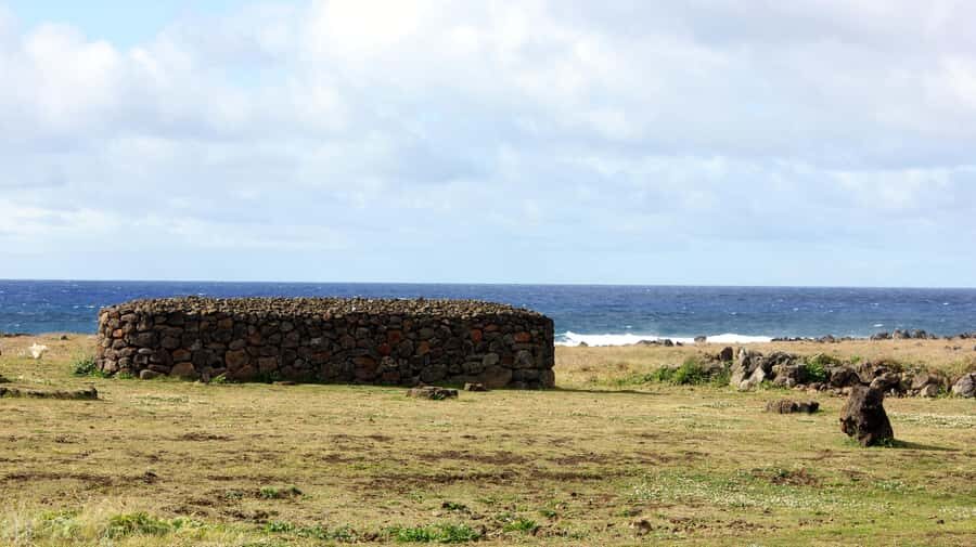 From Hanga Roa: Easter Island Sightseeing Full Day Tour - Akahanga: Village Remains and Toppled Moai Narratives