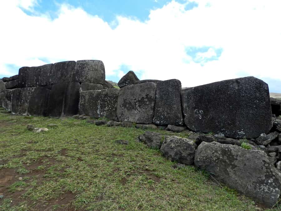 From Hanga Roa: Journey from Orongo to Ana Te Pahu - Rapa Nui by Coach From Hanga Roa: 7 Hours With Real Stops