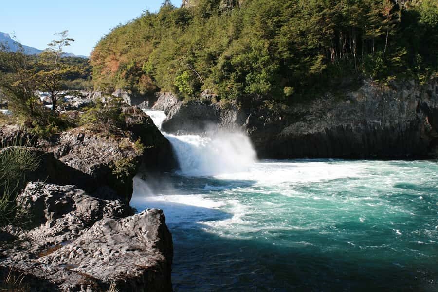From Puerto Varas: Osorno Volcano & Petrohue Falls Day Tour - Osorno Meets Calbuco: The Lake Llanquihue Drive and Ensenada Start