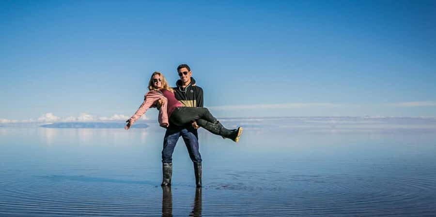 From San Pedro de Atacama: 3 days to Uyuni Salt Flat - Laguna Blanca and Laguna Verde by Licancabur volcano