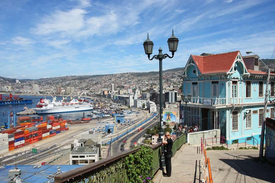 From Santiago: Valparaiso and Viña del Mar Day Tour - The Real-World Quality: Guides, Drivers, and How the Day Feels