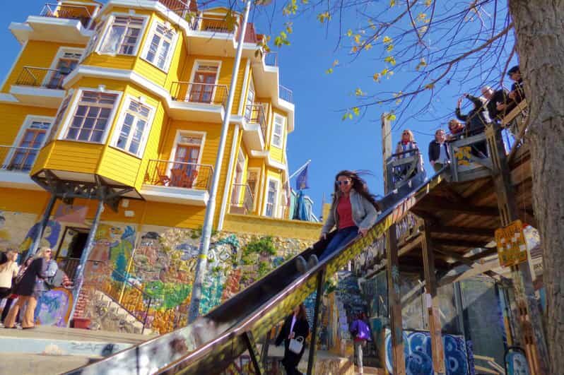 From Santiago: Vineyard, Valparaíso, and Viña del Mar Tour - Valparaiso hill walking around Cerro Alegre and the port core