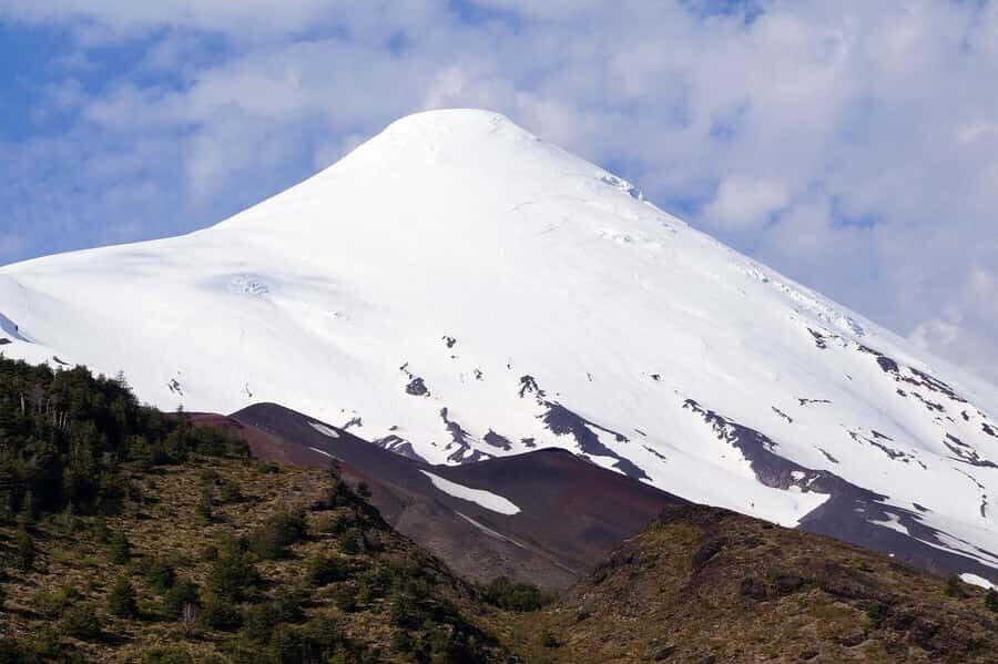 Puerto Montt: Osorno Volcano and Petrohué Falls Guided Tour - Puerto Montt to Lake Llanquihue: the drive that sets the mood