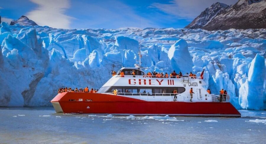 Puerto Natales: Grey Glacier Navigation w/ Transport - Puerto Natales pickup to Lago Gray Hotel: the day starts organized