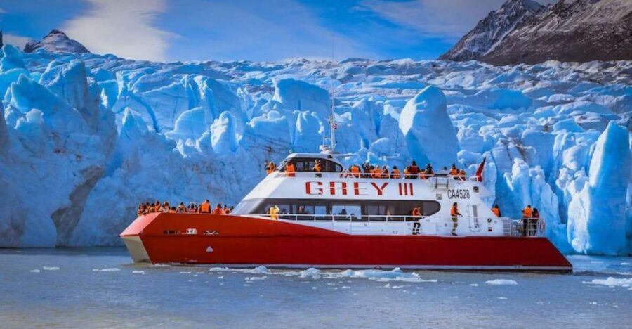 Puerto Natales: Grey Glacier Navigation w/ Transport - The Lake Grey coastal walk: short on paper, real in the wind
