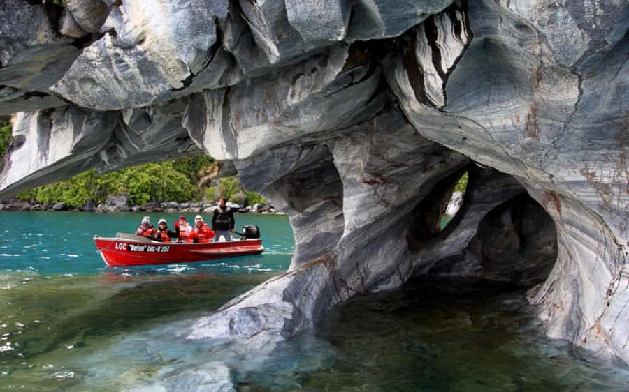 Puerto Tranquilo: Capillas de Mármol + Cathedral Boat Trip - Caves and water-erosion formations: what to photograph