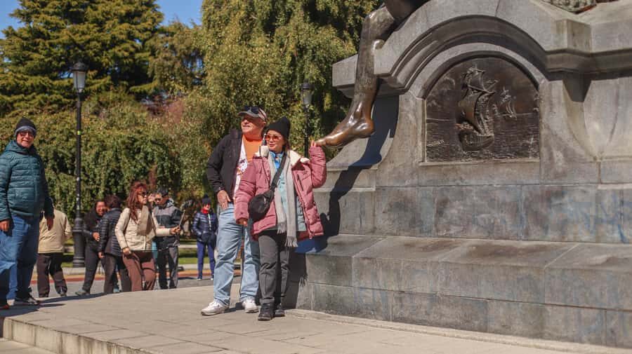 Punta Arenas: City Tour - Getting Oriented: Pickup, Plaza de Armas, and Golden-Age Streets