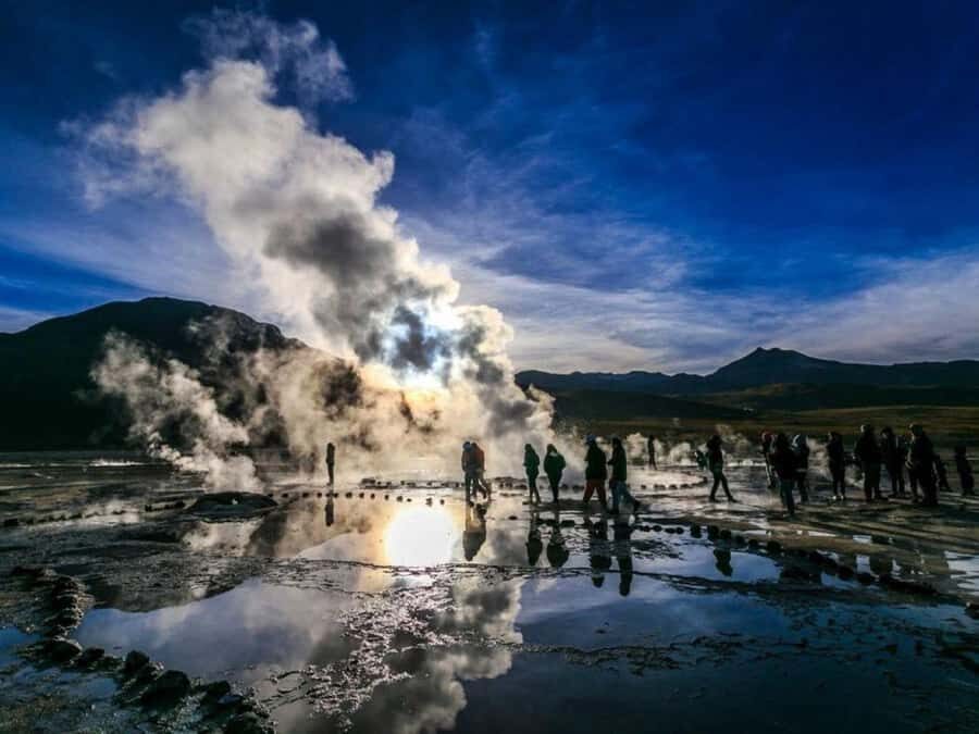 San Pedro de Atacama: Geysers del Tatio - Machuca village: cheese empanadas and mud spikes