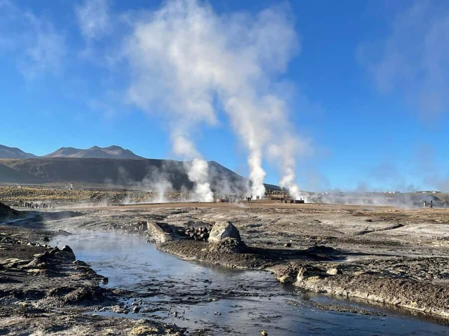 San Pedro de Atacama: Saver Pack Tatio Geysers + Moon Valley - Breakfast while the steam show is underway