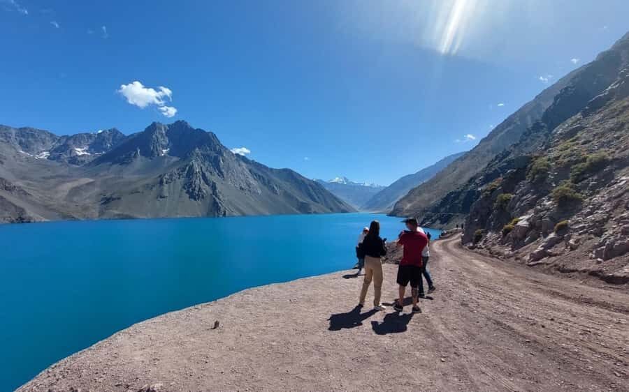 Santiago: Cajón del Maipo & El Yeso Reservoir Tour - The drive and first stops: San Jose de Maipo Square and The Shells