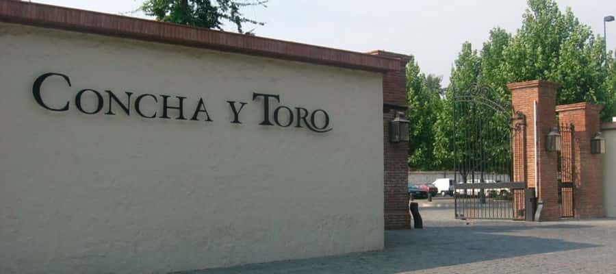 Santiago: Concha y Toro Winery 4–Hour Tour & Sommelier Class - Touring Concha y Toro Gardens: Where the Wine Story Starts