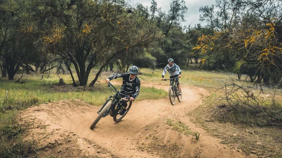 Santiago: E- Mountain Bike Rental to ride in a bike park - Quick hits before you pedal at El Durazno