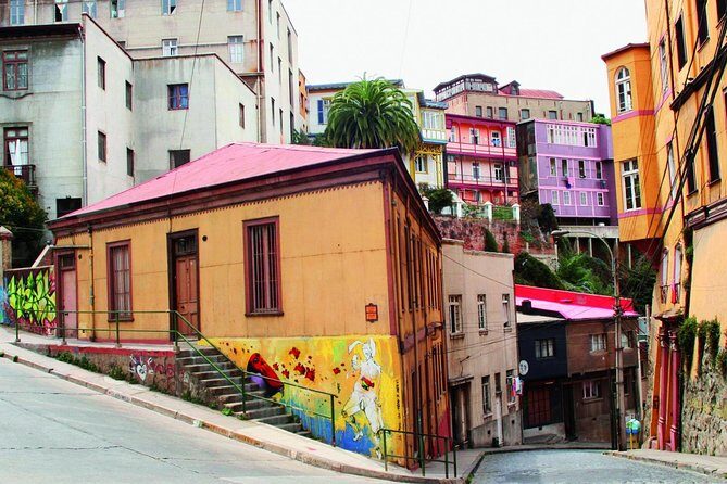 Santiago: Full day tour to Valparaiso and Viña del Mar city - Flower Clock, Casino Views, and Reñaca Beach Time