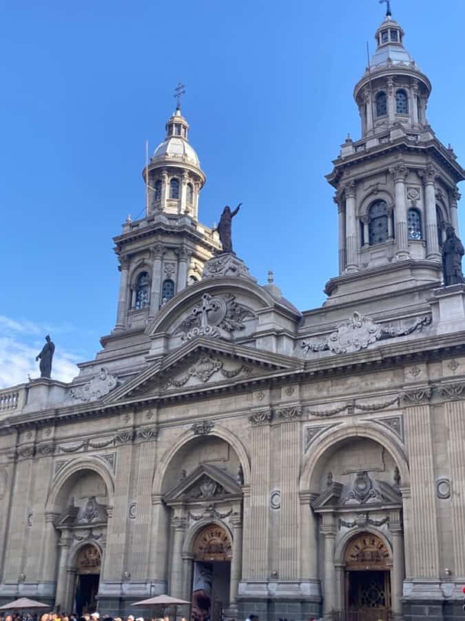 Santiago: Guided City Tour through the historic center of Santiago - Calle Nova Iorque and Calle Colorida: the center as street-level storytelling