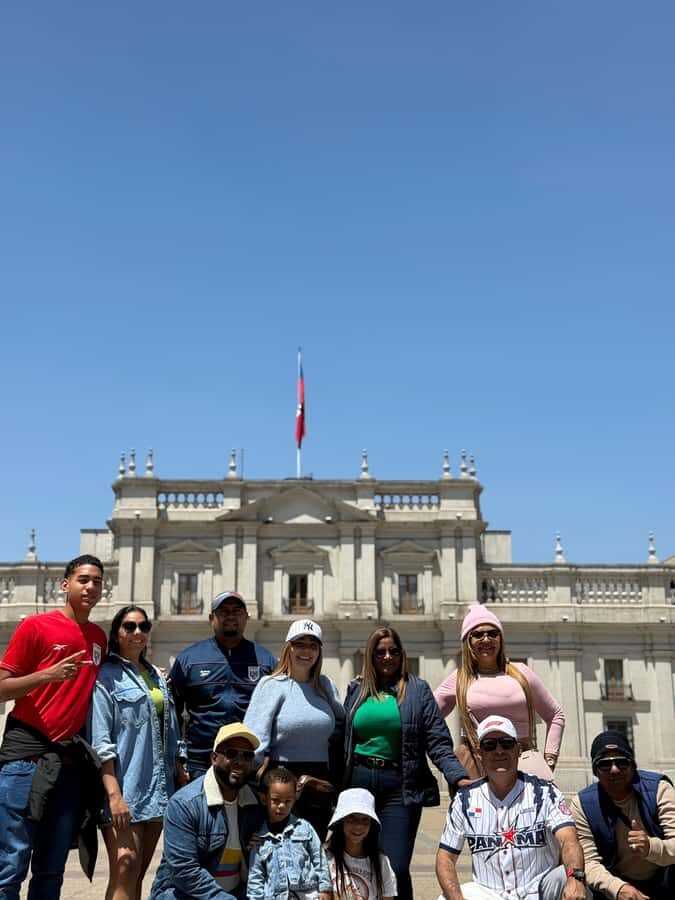 Santiago: Guided City Tour through the historic center of Santiago - Quick in-between moments: short photo stops that keep the flow