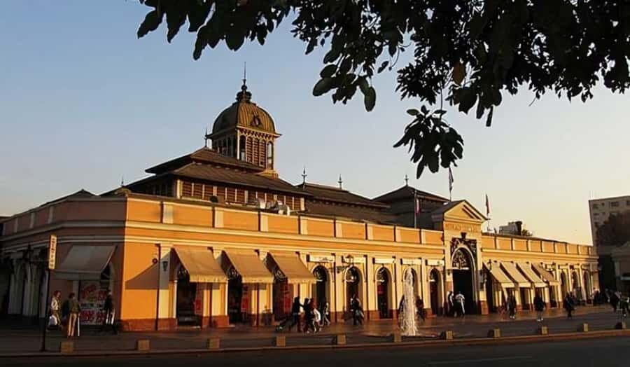 Santiago : Must-See Sites Walking Tour With A Guide - Meeting in front of Hotel Santa Lucía and timing your walk