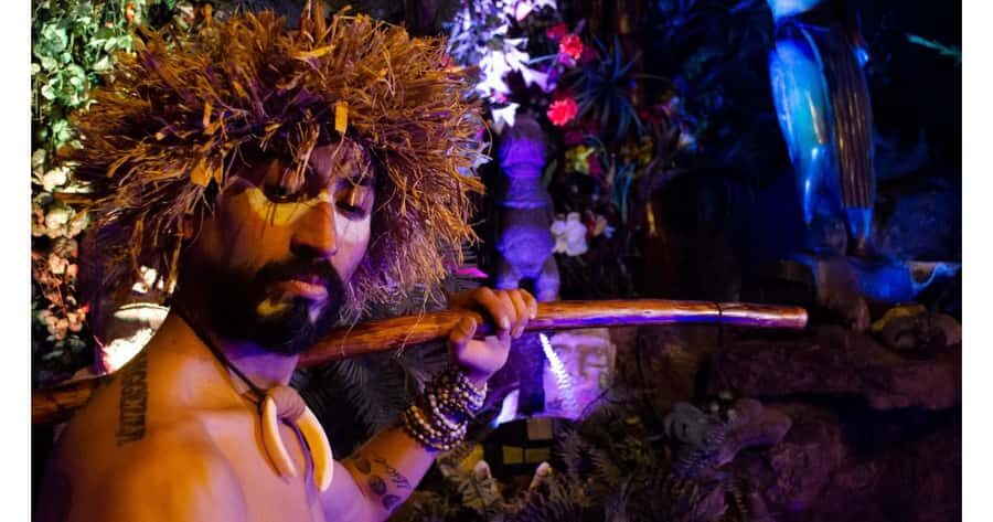 Santiago: Private Dinner & Chilean Folk Show with Transfers - Bali Hai in Santiago: why this venue style suits a folk show