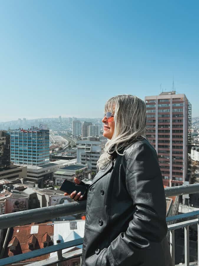 Santiago: Vina Del Mar, Valparaiso, Casablanca & Reñaca Tour - Guide style and small-group pace: why the day feels smooth