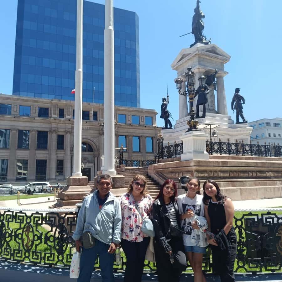 Valparaíso: city tour and ticket to the house of Pablo Neruda - Starting at Plaza Sotomayor: quick orientation, real local energy