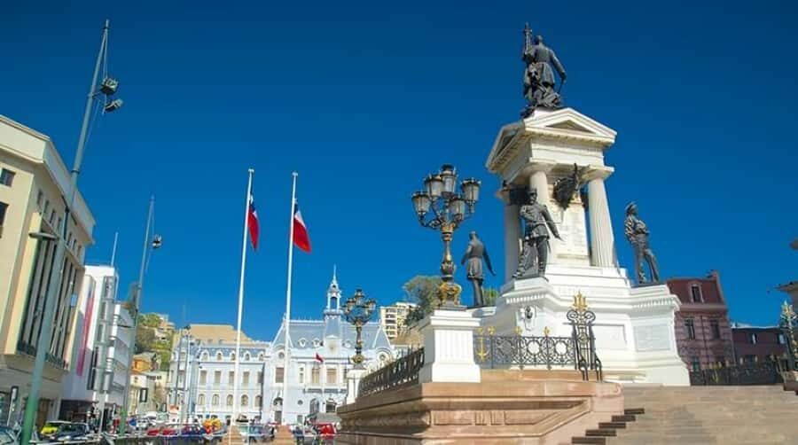 Valparaiso : Must-See Sites Walking Tour With A Guide - A 3-Hour Valparaíso Walk That Actually Teaches the City
