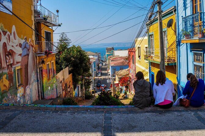 Valpo in 1 day: Authentic + Famous! Semi-private walking tour & public transport - Key Things You’ll Notice on This Tour