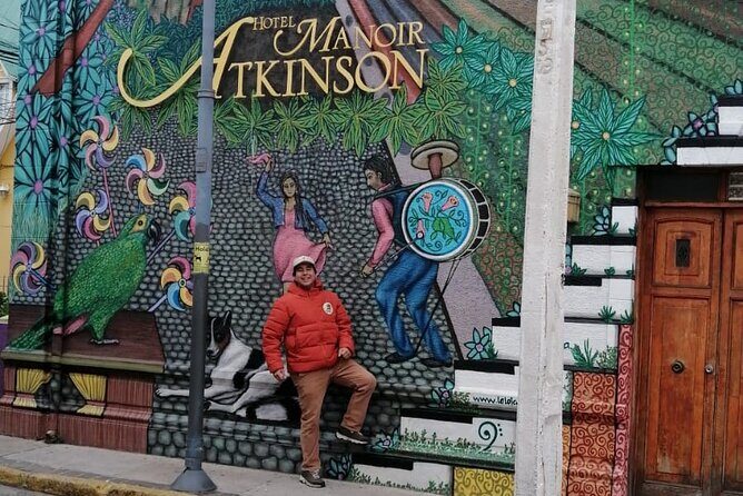 Walking Tour Valparaiso, History & Art - Private Optional - How this Valparaiso tour turns murals into a story